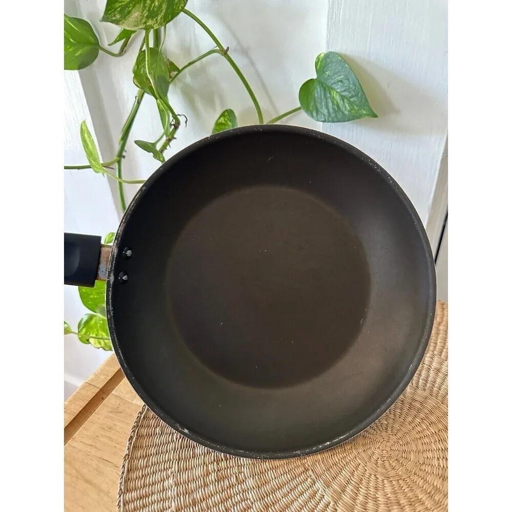 Black Kitchen cooking pan